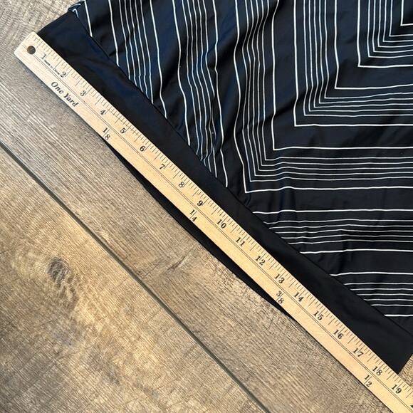 Athleta Women's Chevron Tankini Top Black White Size 36B/C - Picture 5 of 11